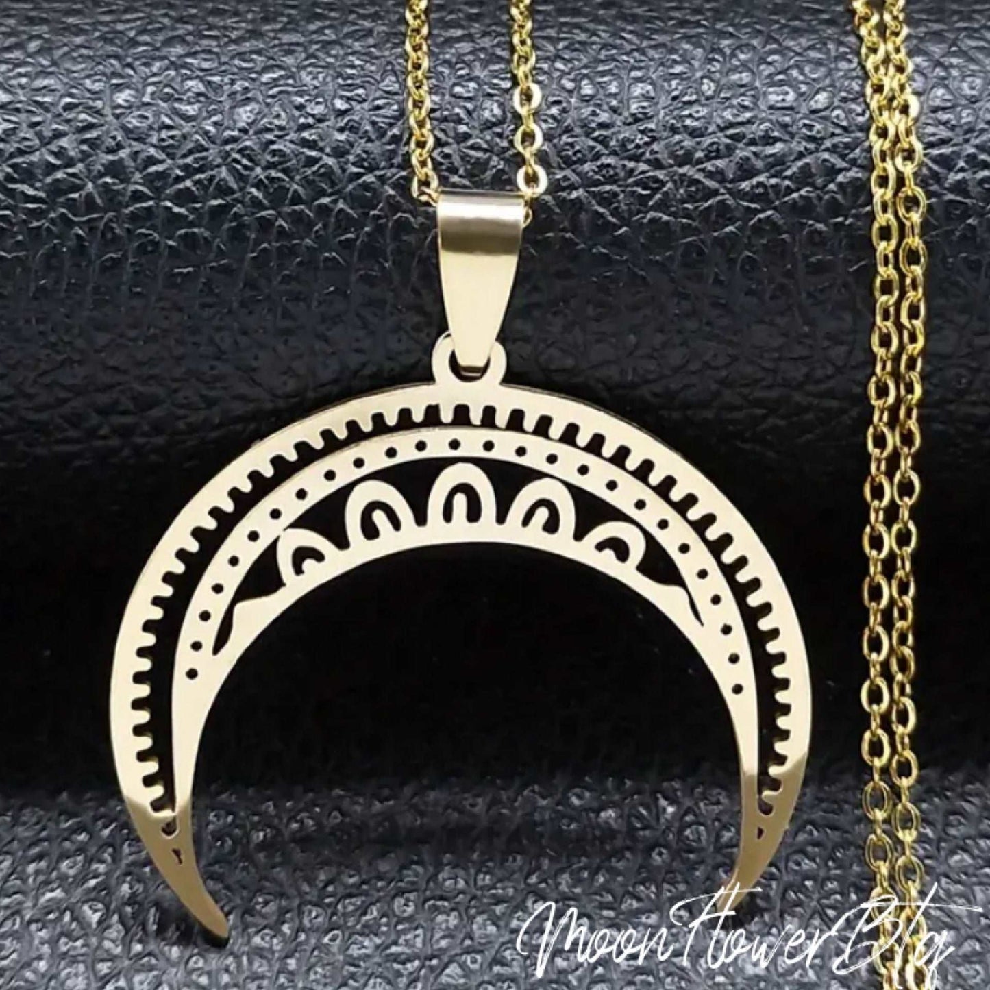 Vintage Cutout Crescent Moon Pendant Necklace