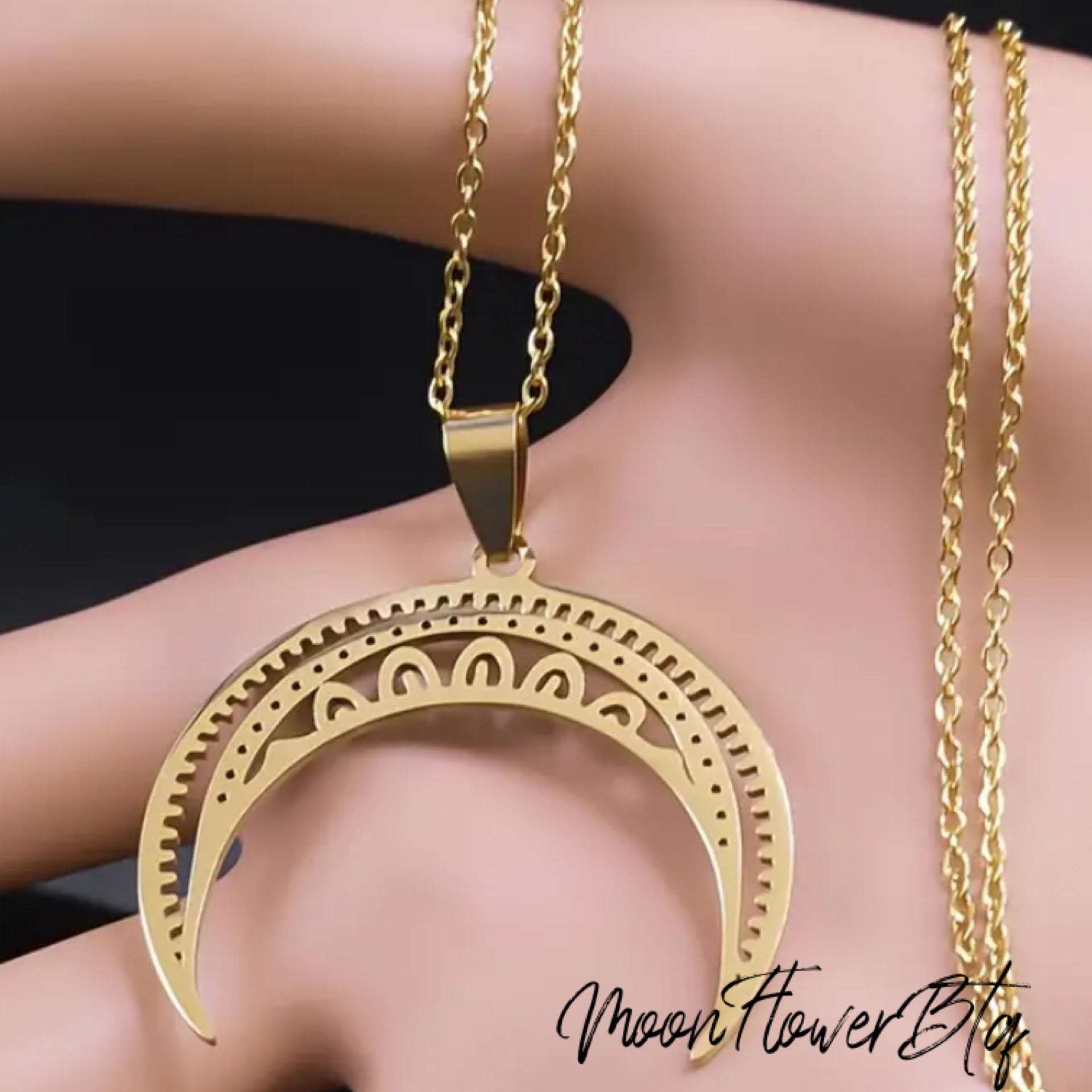 Vintage Cutout Crescent Moon Pendant Necklace