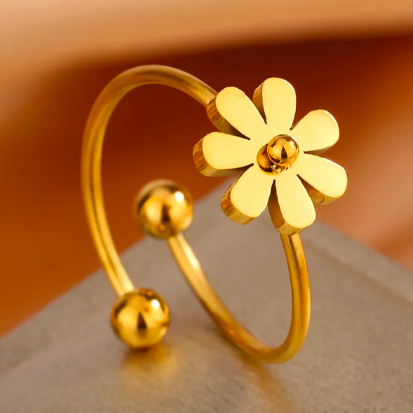 18k Gold Titanium Flower Ring