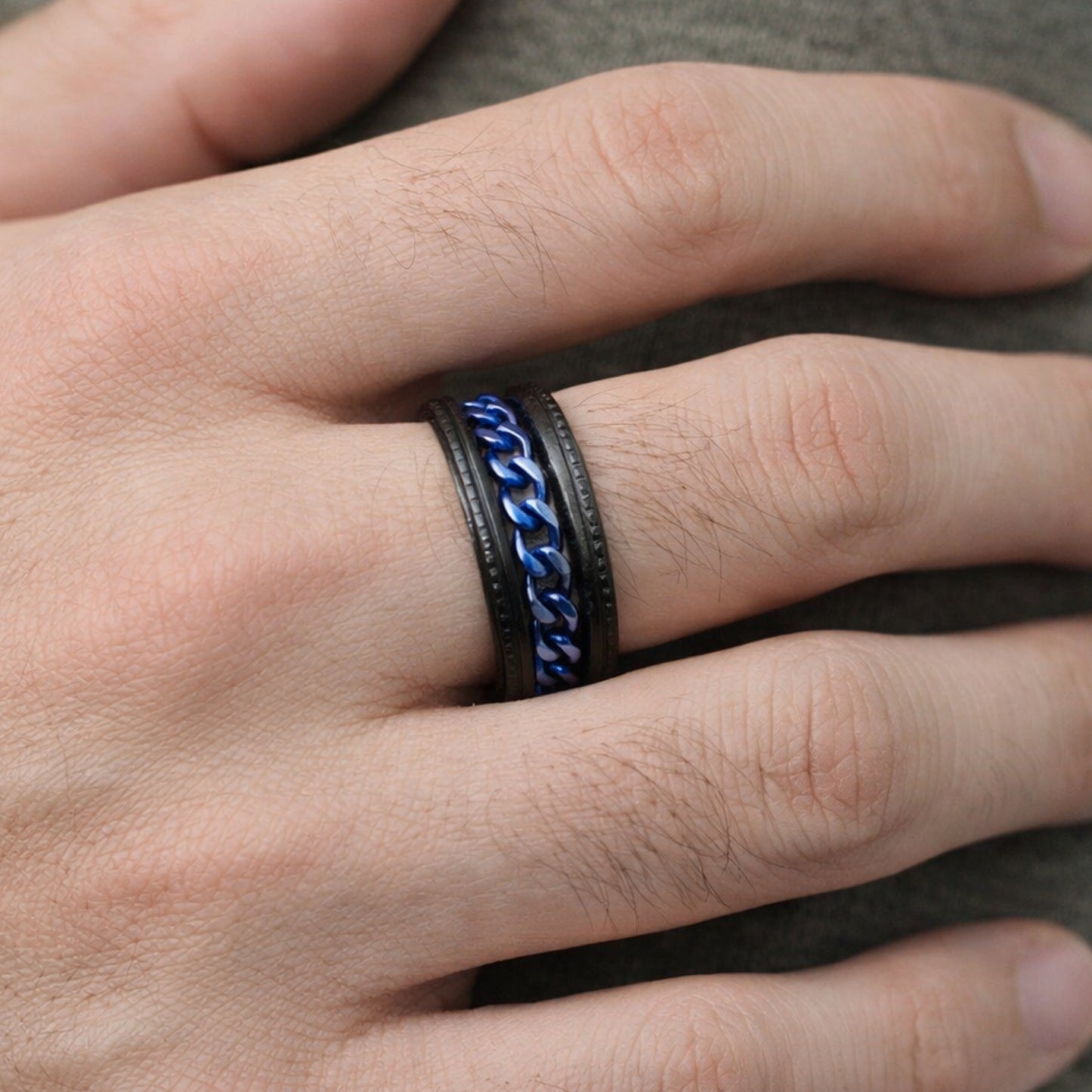 Black Stainless Steel Ring with Blue Chain Inlay – Spinning Chain