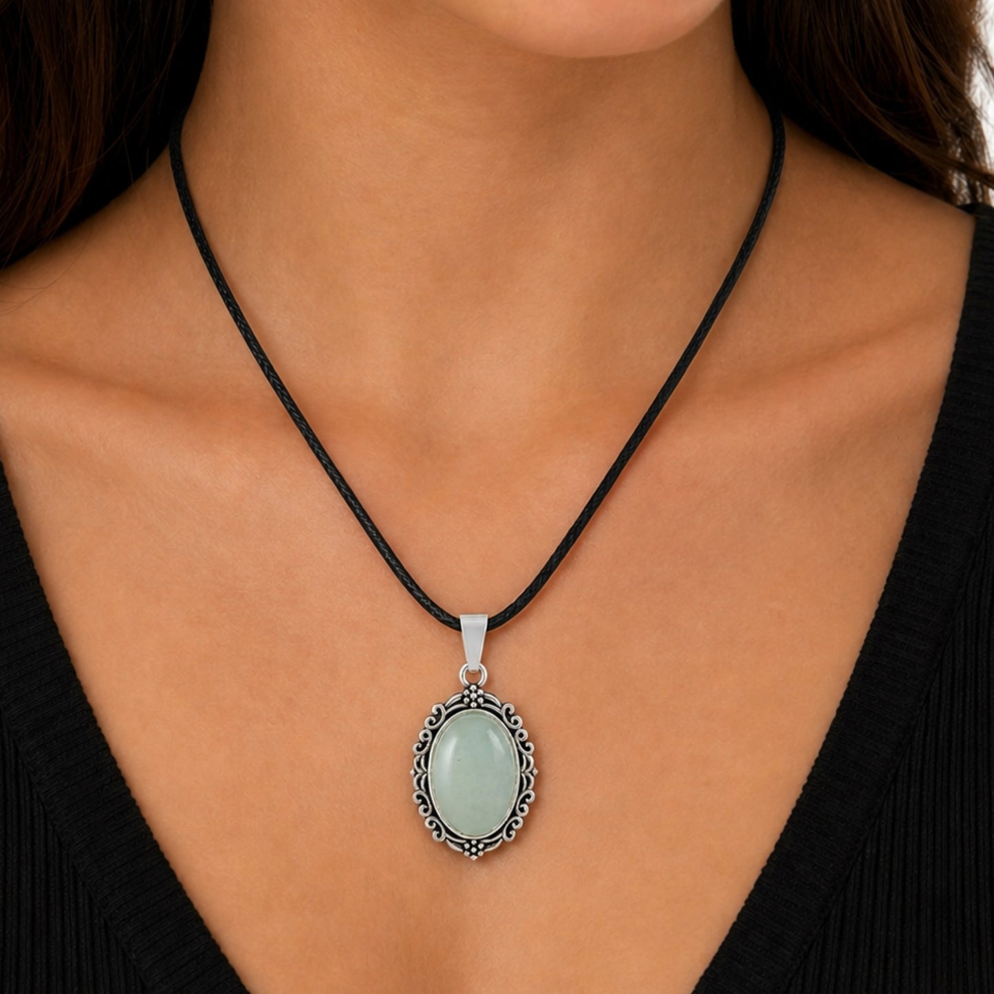 Vintage Style Green Stone Pendant Necklace