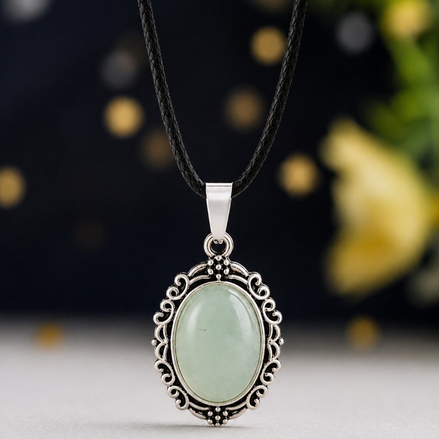 Vintage Style Green Stone Pendant Necklace